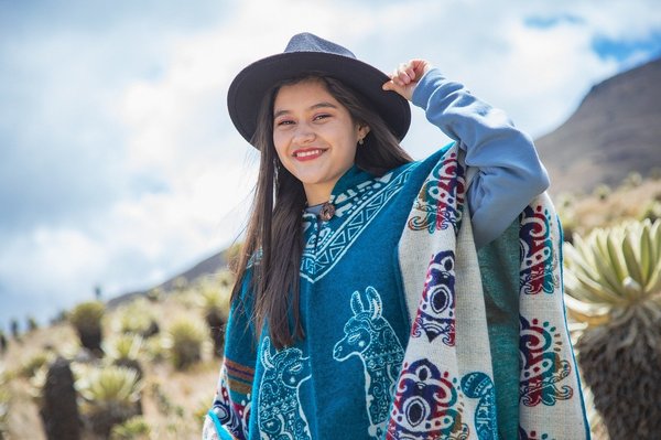 Comment sublimer votre poncho en laine pour une soirée d"hiver élégante ?